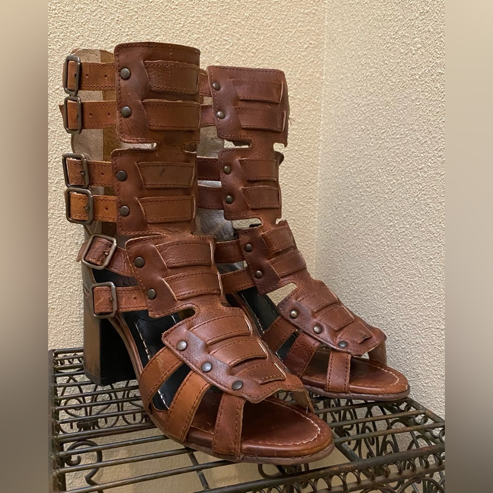 New Freebird Zeus Sandal Cognac Sz 10